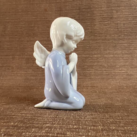 Vintage Praying Angel Figurines – Blue & White Ceramic Boy & Girl – Japan VTG - Picture 3 of 16